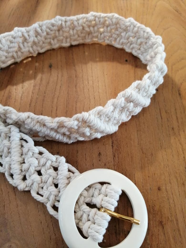 Ceinture à boucle en macramé