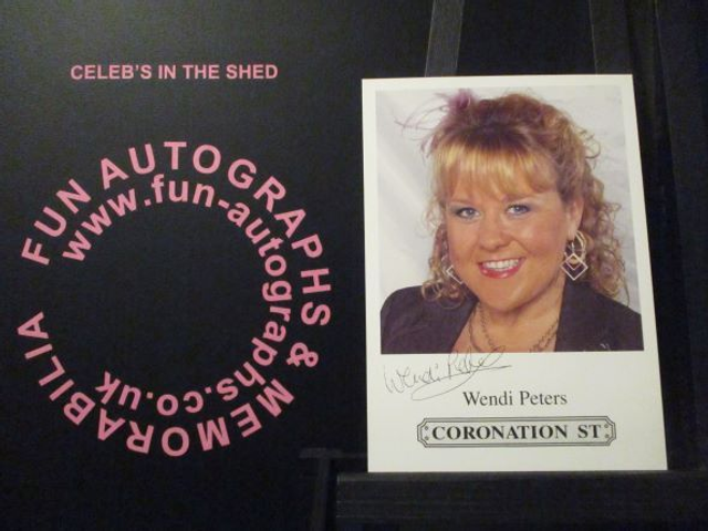 Wendi Peters (Cilla Battersby-Brown) Original Coronation Street Pre-Print Cast Card