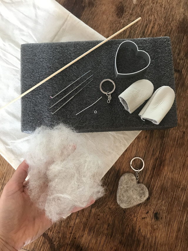 Kit de feutrage : Créer son porte-clé coeur en laine feutrée