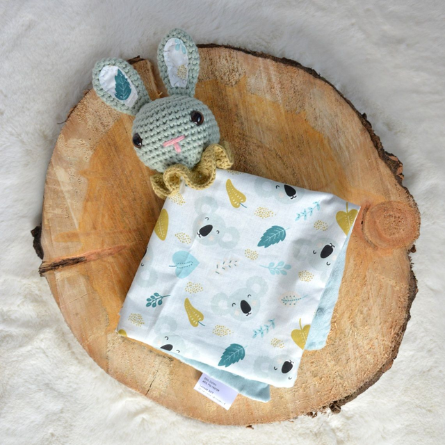 Doudou lapin gris vert motif koala