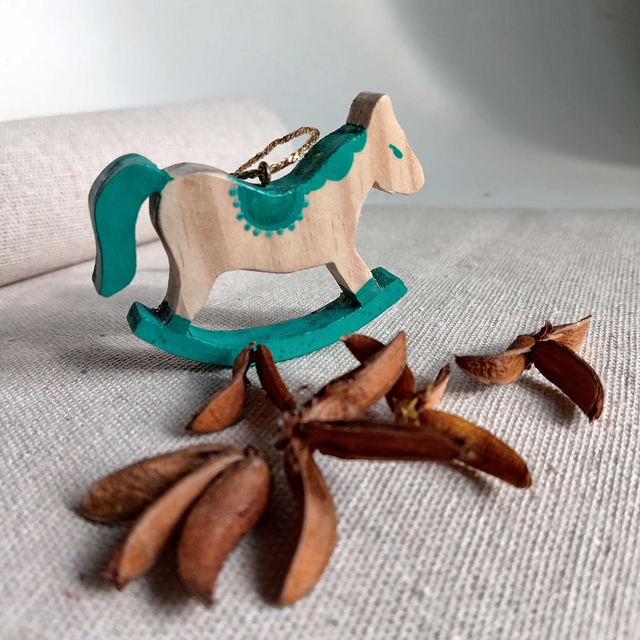 Cheval à bascule vert