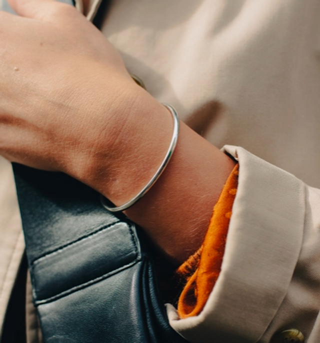 MINIMAL SILVER BANGLE