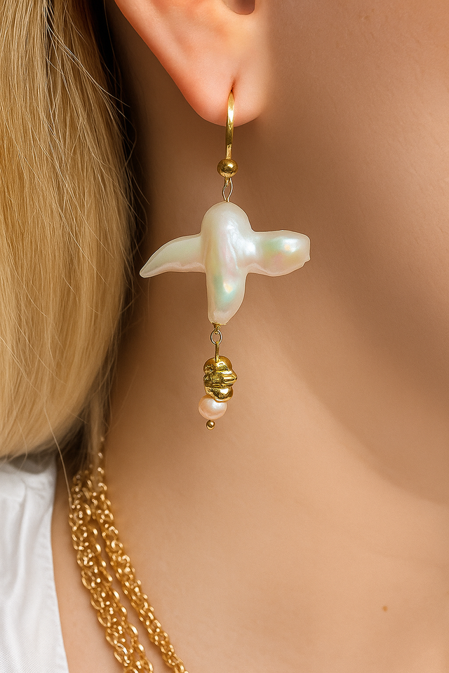 Orecchino in argento 925 placcato oro 24k, Perla a croce, fiore in argento placcato oro e perla rosa.