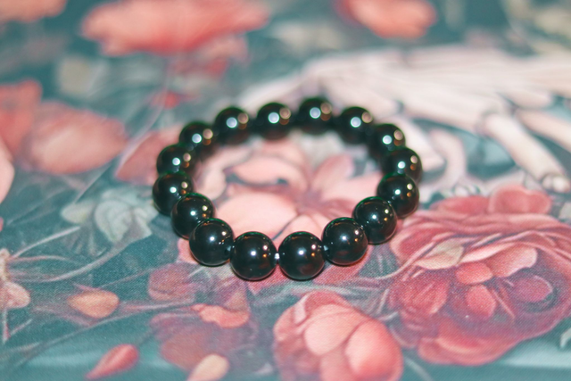 Bangles • Black pearls