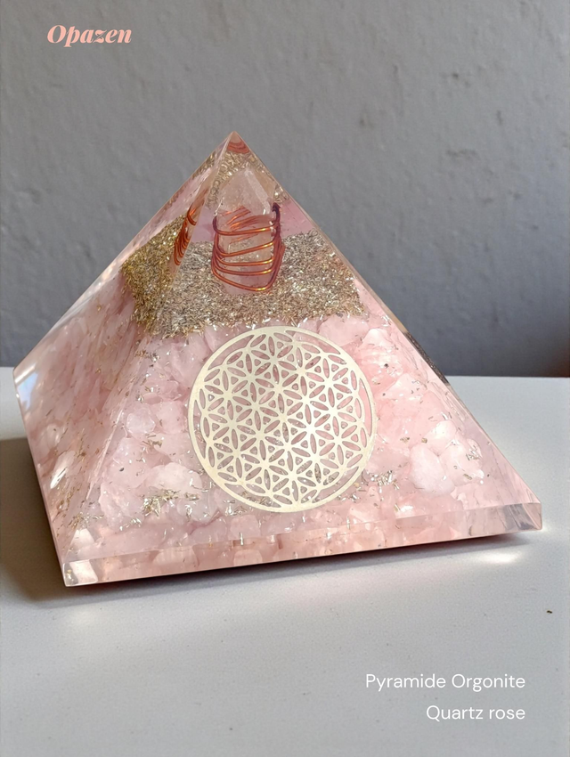 Pyramide Orgonite Quartz rose