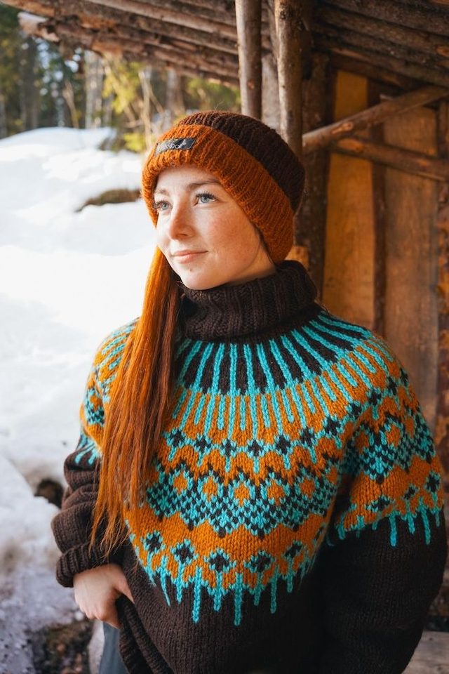 Føyka Polar Sweater Kit - Col 07 (Dark Brown Hillesvåg Troll) - Wool &amp; Pattern - Linka Neumann