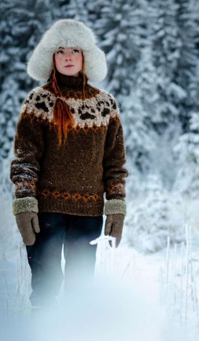 Wilderness Sweater Kit - Col 07 (Acorn Heather Álafosslopi) - Wool &amp; Pattern - Linka Neumann