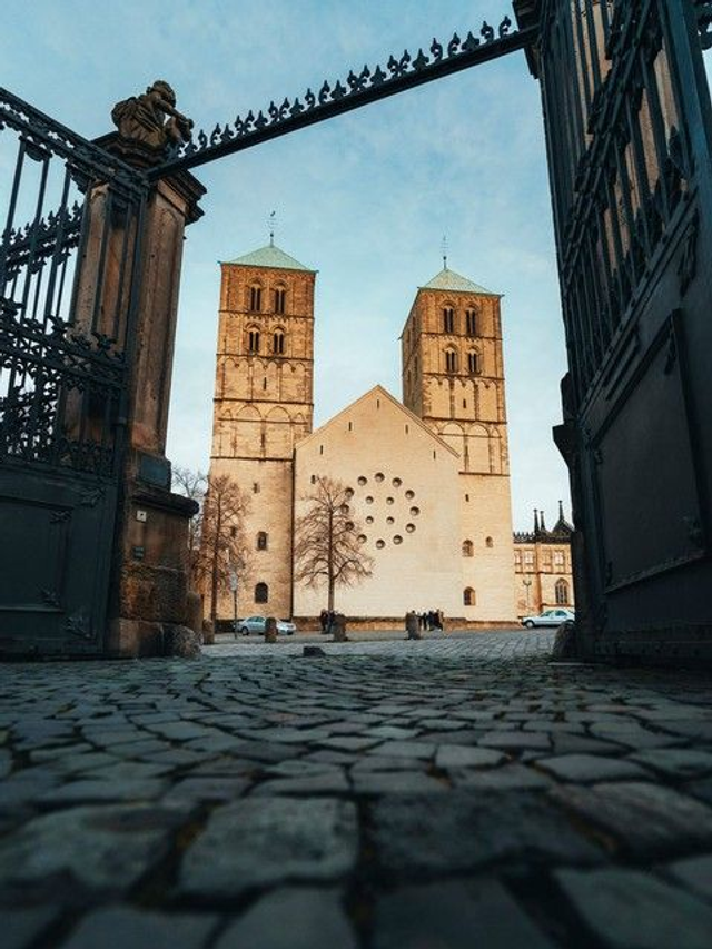 Dom durchs Eisentor