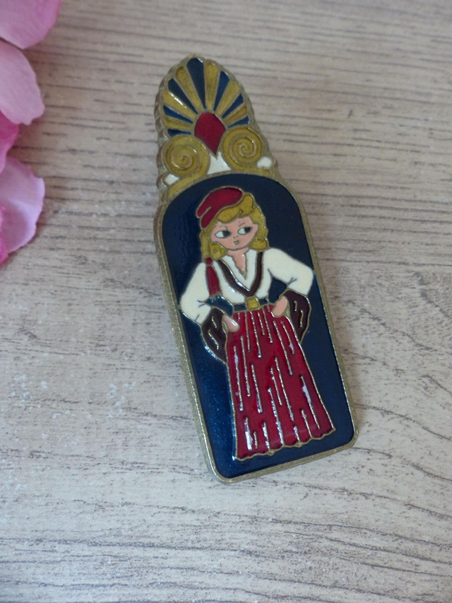 Pince à courrier vintage en laiton émaillé peint main – motif couple grec en tenue traditionnelle – pince à papier décorative pour bureau