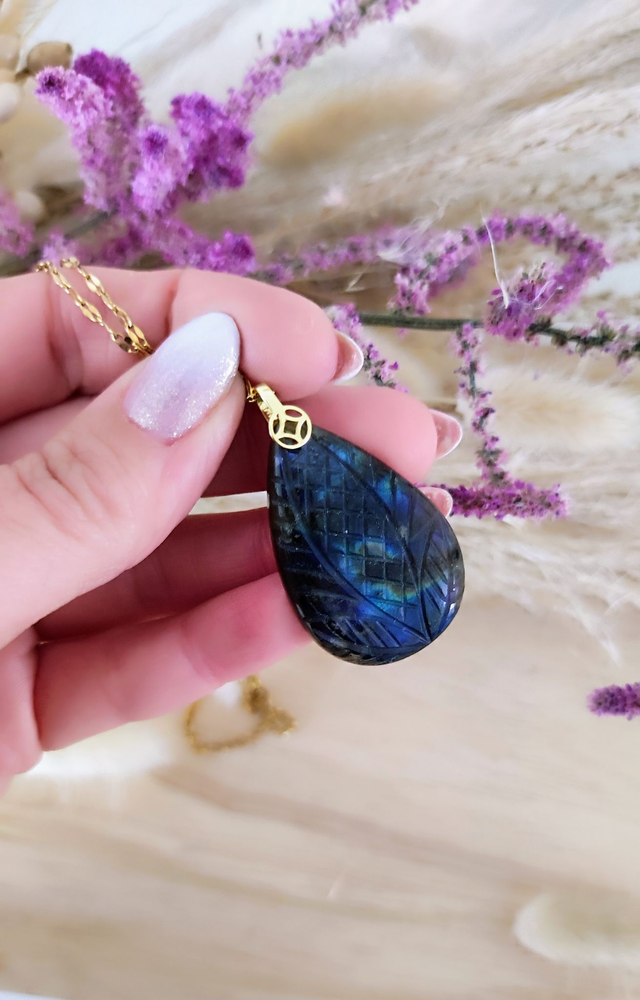 Pendentif Labradorite gravé N°39