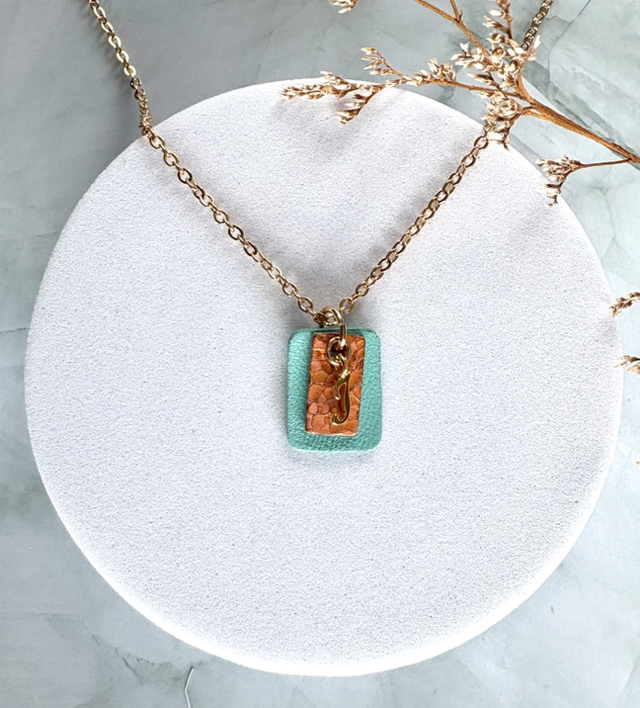 Collier INFINE Doré à l’Or Cuir Bleu aquatique et orange scintillant