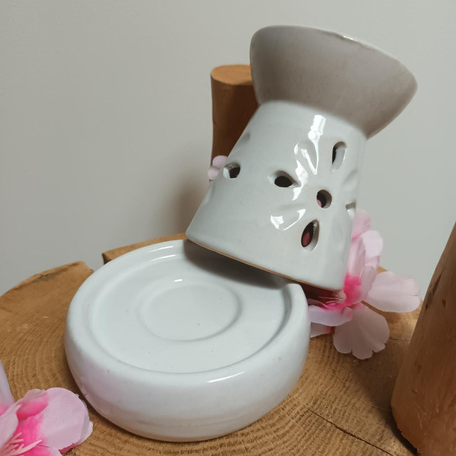 Brûle-parfum découpes florales - blanc