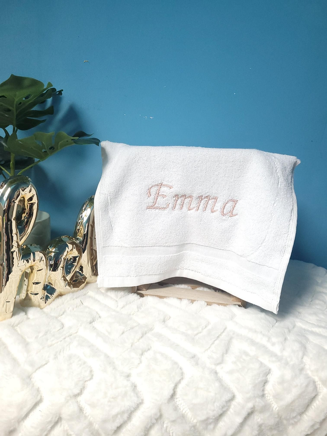 Serviette brodée Emma