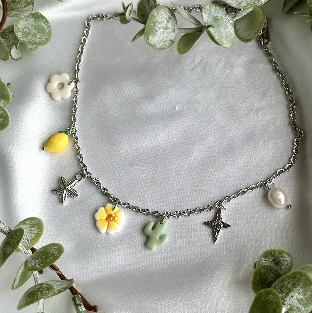 Collier Alina strié argenté - 7 breloques 
