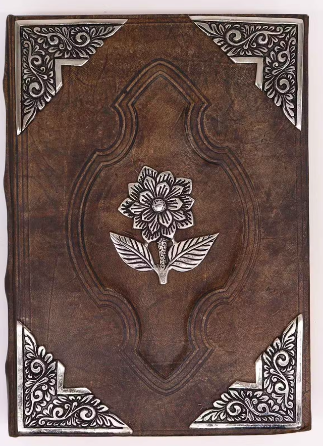 Libro Bronceado Rojo - Decoracion de rosas de zinc con bordes de cubierta 18.2x25.5x4.8 (cm) (1016g)