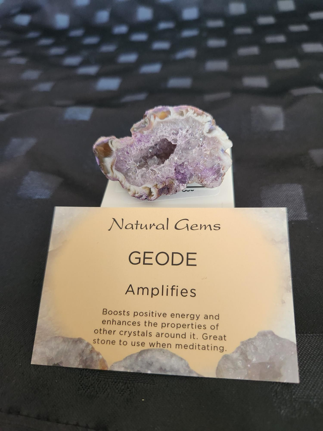 LIGHT PURPLE AGATE GEODE 