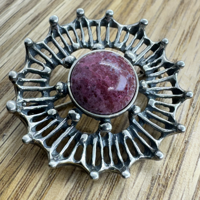 Vintage David Andersen Thulite brooch