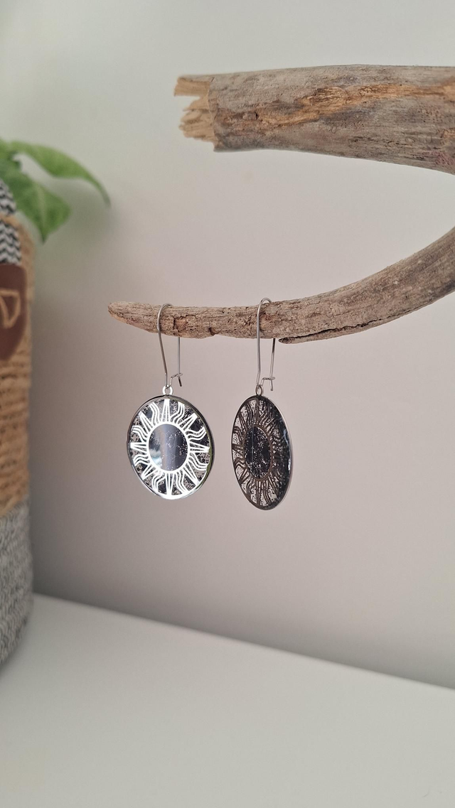 Boucles oreilles soleils argentés à paillettes noires