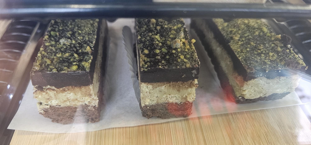 GF Pistachio Shortbread Millionaire