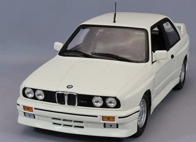 BMW M3 E30 weiss Minichamps 1:18