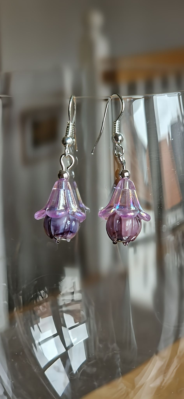 Blütenohrringe in Flieder   Ohrschmuck, Feenohrringe