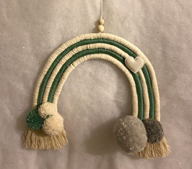 Arc-en-Ciel 🌈 en Macramé – Douceur Bohème en Vert et Beige 🌿✨