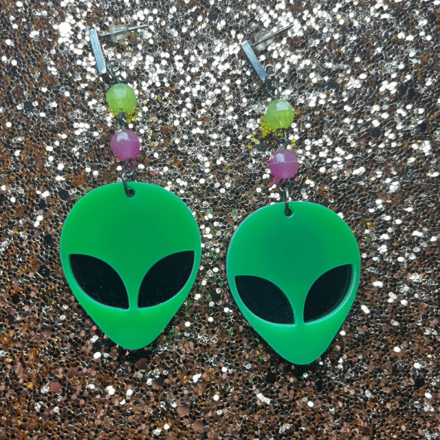 Believe - Alien Earrings 