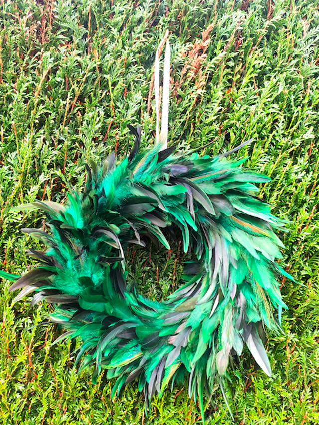 Couronne de Noël en plumes de coq vertes et plumes de Paon