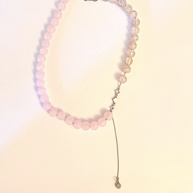 C11 - Collier perles en verre et breloque strass