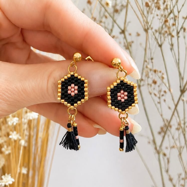 Boucles d’oreilles tissées - Grigri de minuit 🖤