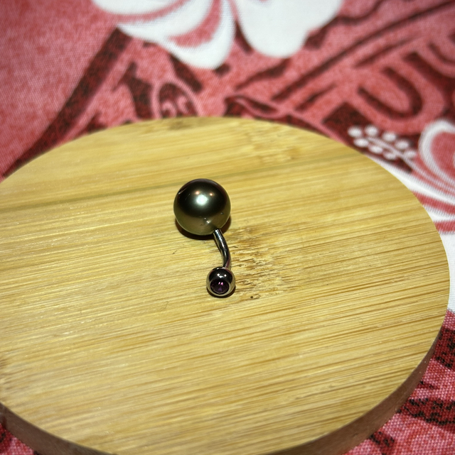 Piercing nombril (bille mauve) 