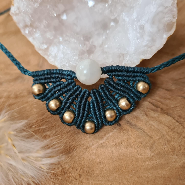 Collier Mokïa en macramé avec pierre naturelle