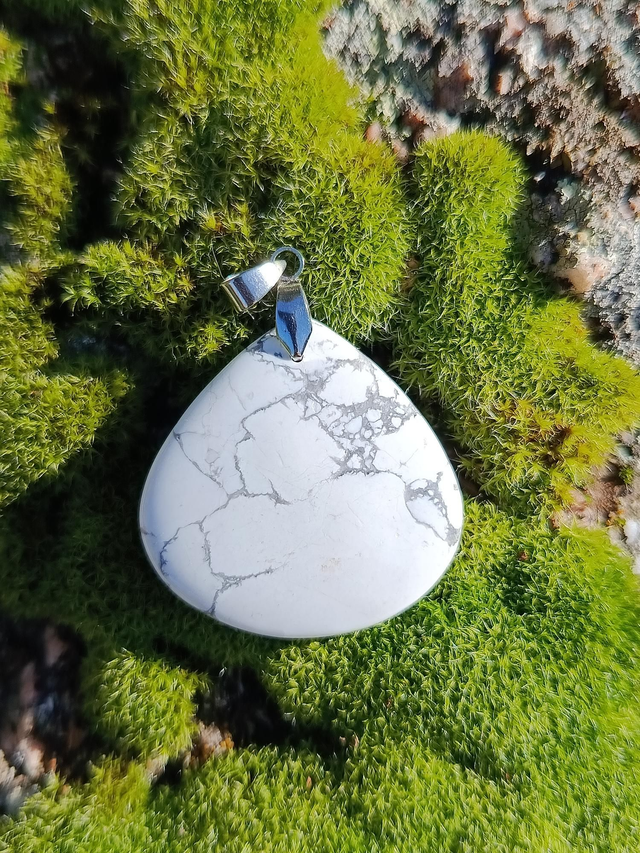 Howlite naturelle 3,4 x 3 cm – Pierre apaisante et anti-stress