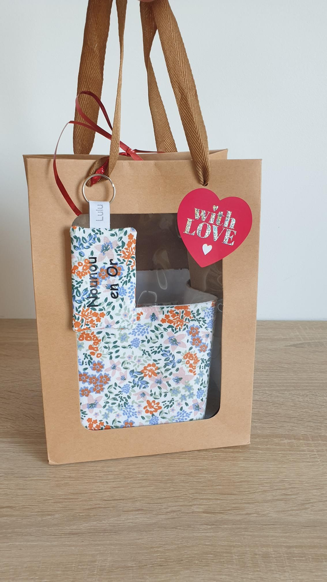 Coffret: panier + 7 cotons + porte clés Nounou en Or (fleuri orange)