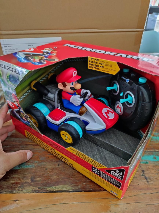 VOITURE TÉLÉCOMMANDÉE MARIO