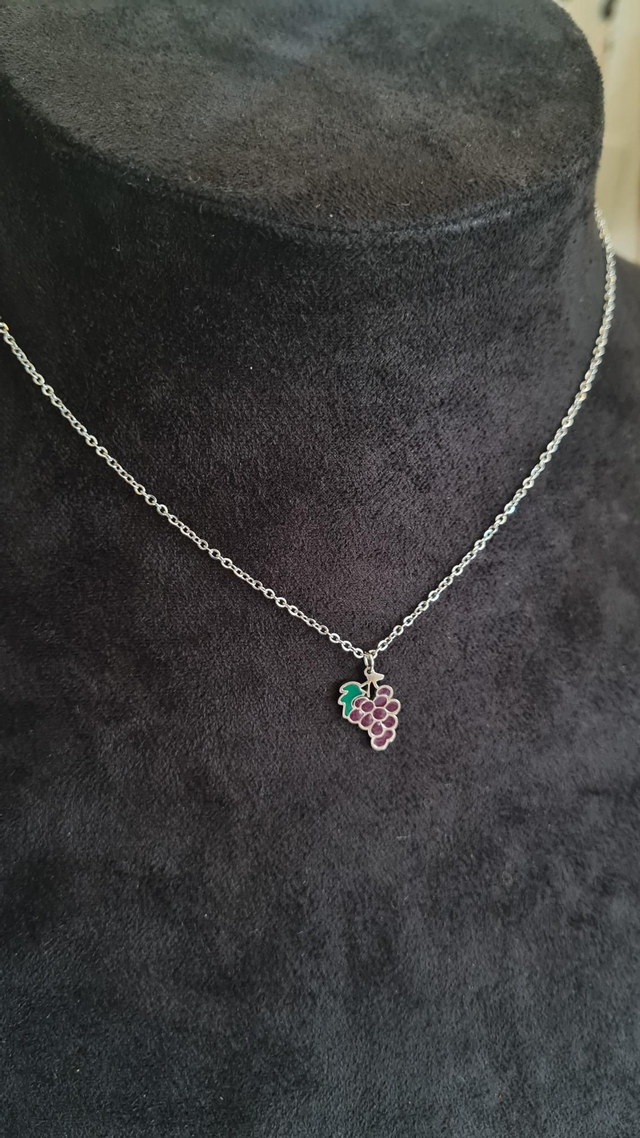 Collier "Millésime" en acier inoxydable argenté + grappe de raisin 