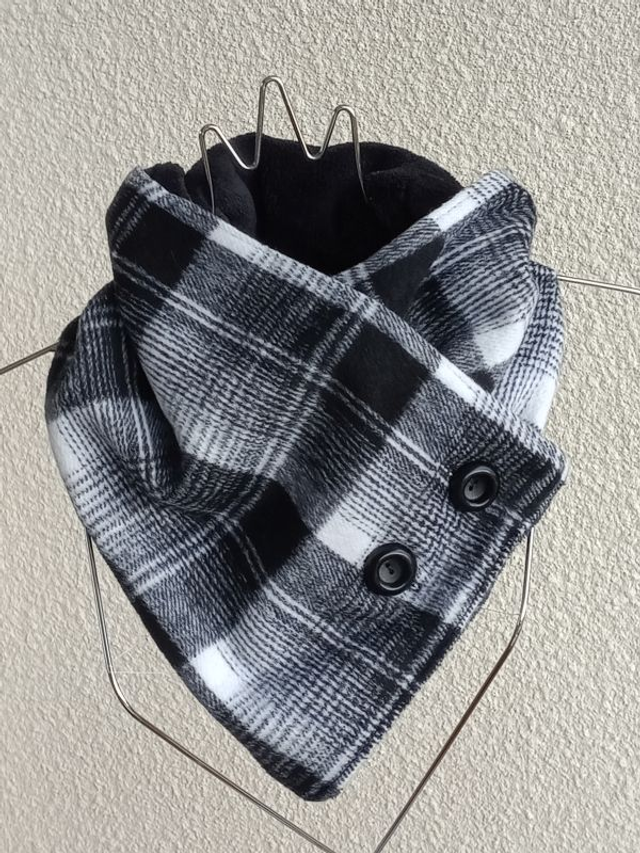 écharpe col boutonnée lainage épais écossais noir et blanc doublée douillette noire