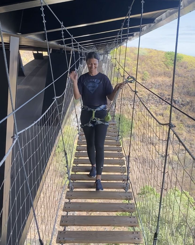 4 - Accompagnant accès passerelle de saut