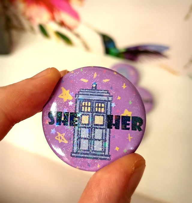 Doctor Who Pronoun holo star button Badge