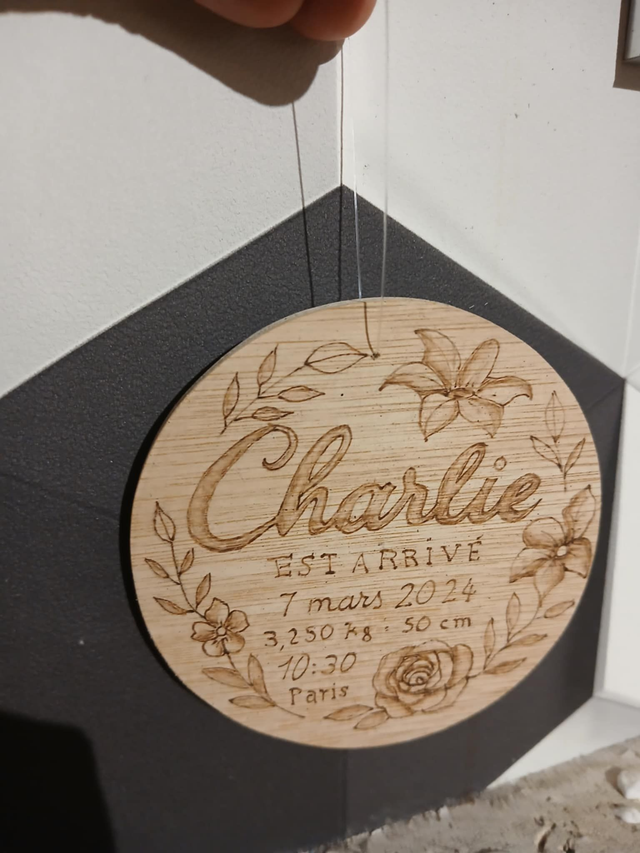 Pastille décorative ronde en bois personnalisée – Pyrogravure artisanale