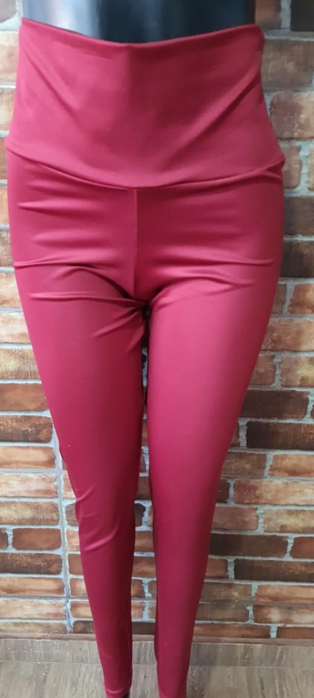 Leg Cor Vinho, T/G. OBS: Peça Usada Super Conservada 