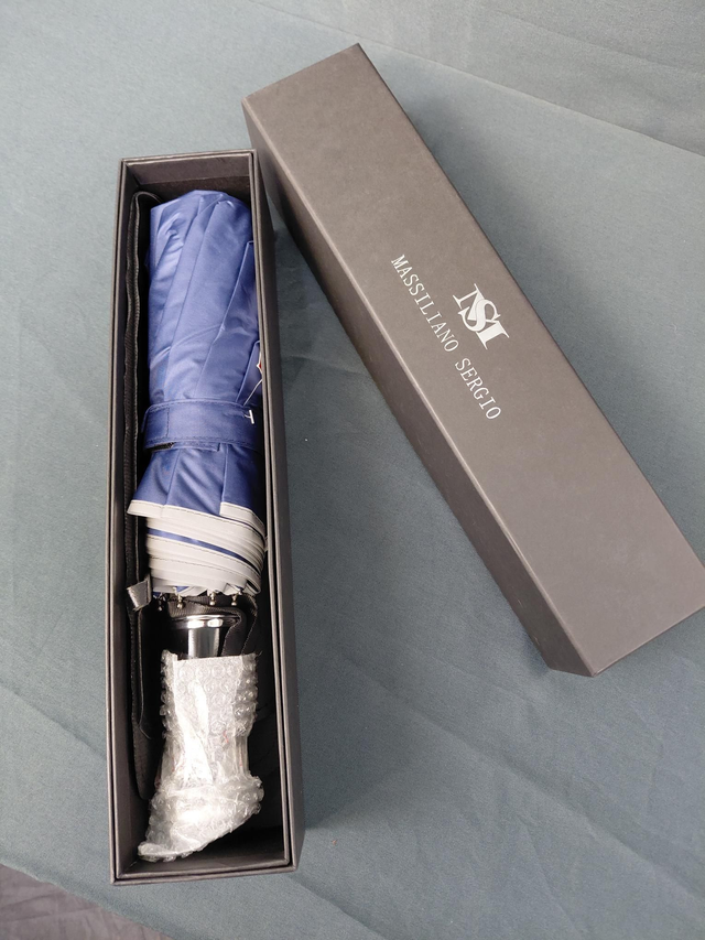 Parapluie couleur bleu foncé 