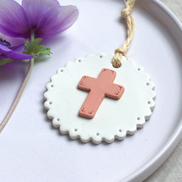 Médaillon croix blanc