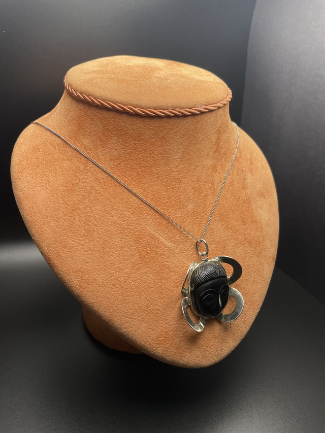 Volto di Ombra – Collana in Argento 925 con Onice Intagliata a Mano