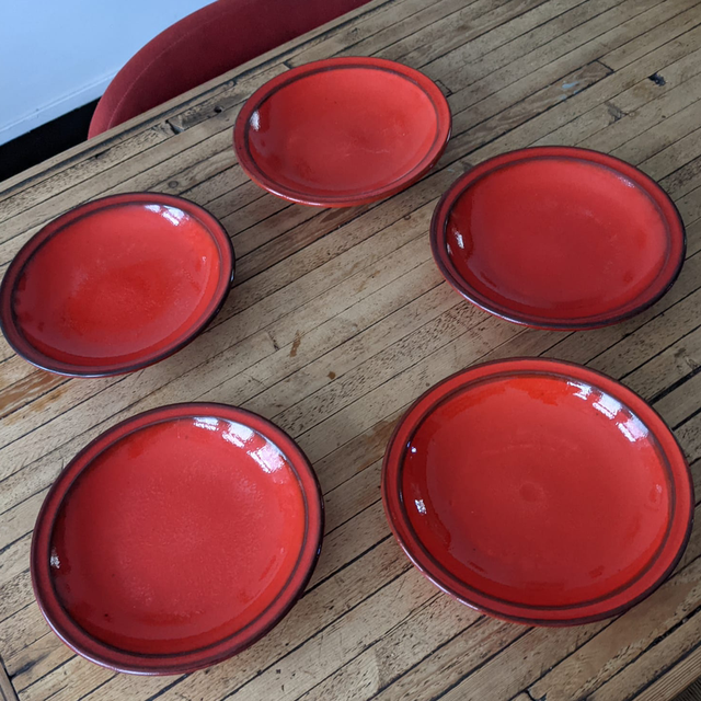 Assiettes rouges