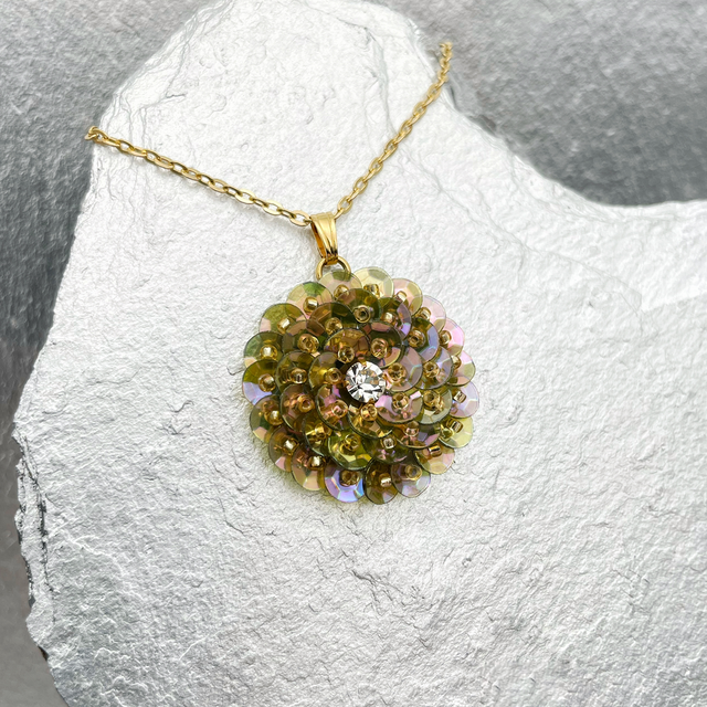 Pendentif ZINNIA - VERT OLIVE Ø25mm