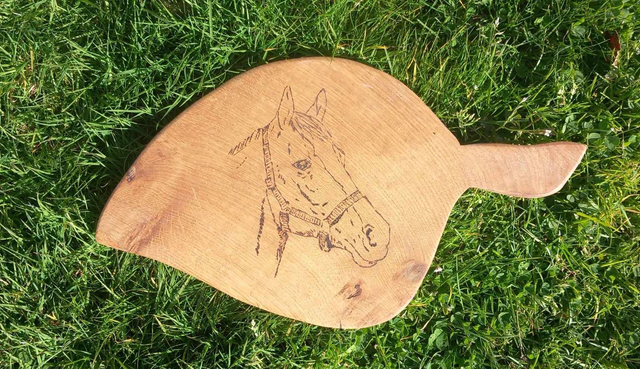 Dessous de plat où planche apéritive &quot;Tête de cheval&quot;