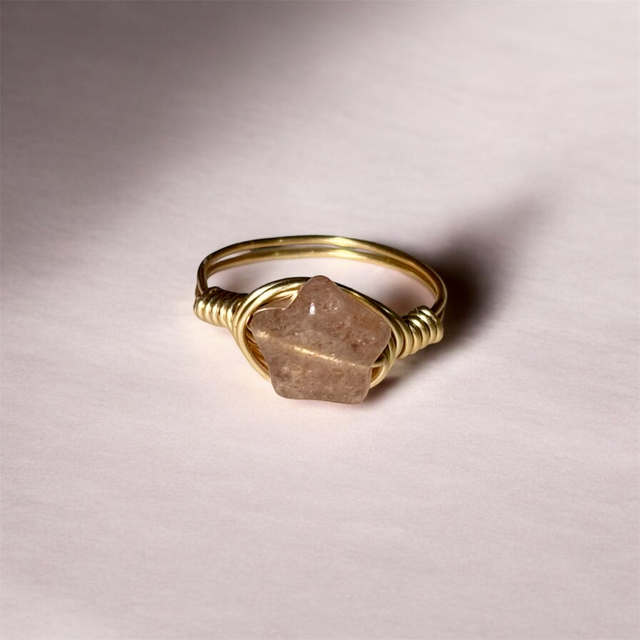 Pierścionek gwiazdka z kwarcem truskawkowym rozmiar 18