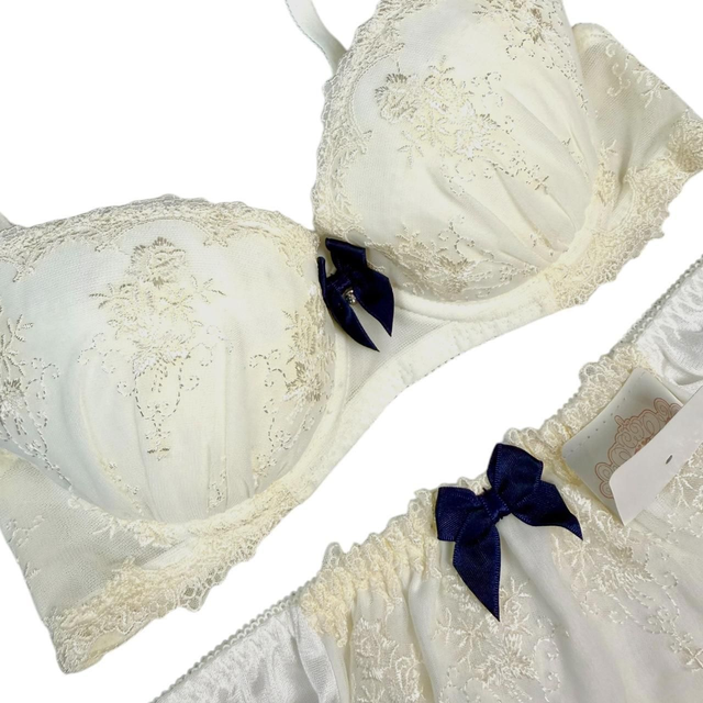 Cream Regal emboideredJapanese Bra + Underwear Set UK 30B  (1)