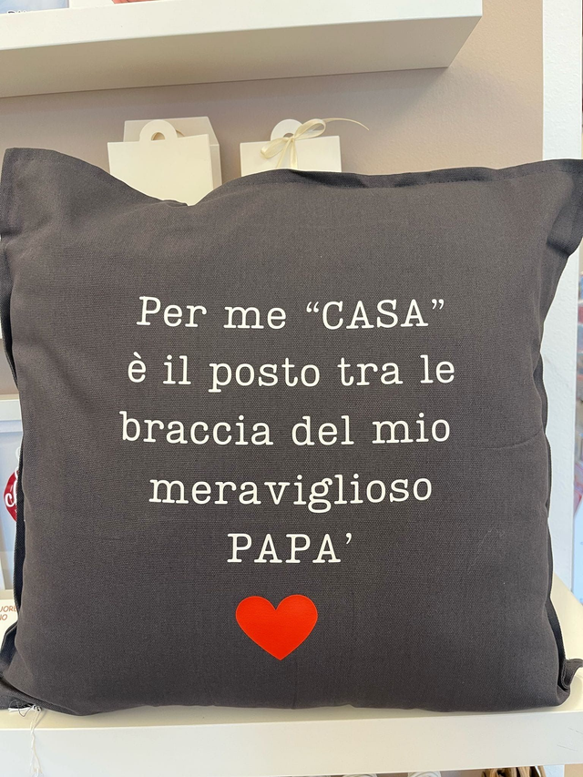Cuscino "Per me casa è il posto tra le braccia del mio meraviglioso papà"